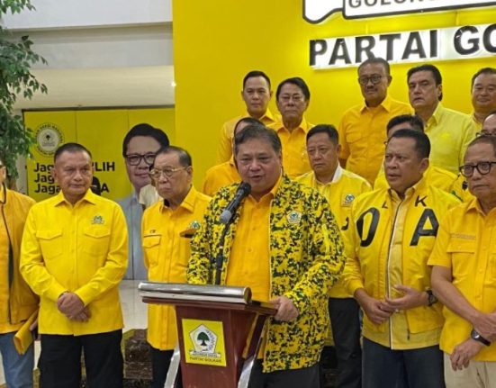 GOLKAR BANTAH REBUT KURSI KETUA DPR