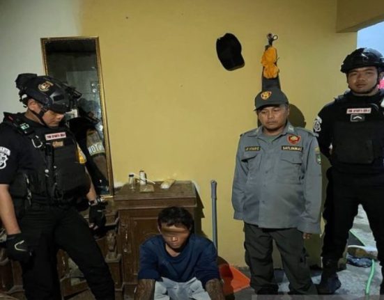 POLISI TANGKAP PEMAKAI SABU DI SOLO