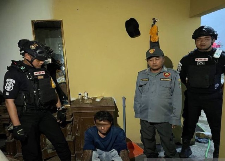 POLISI TANGKAP PEMAKAI SABU DI SOLO