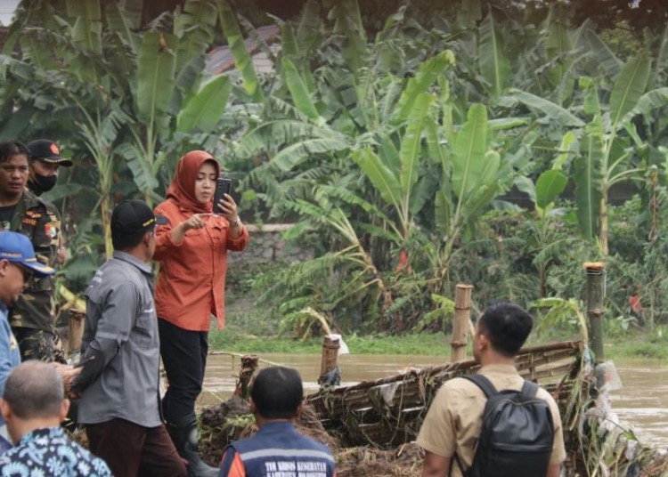 Pemkab Mojokerto dan Jasa Tirta perbaiki tanggul jebol akibat banjir