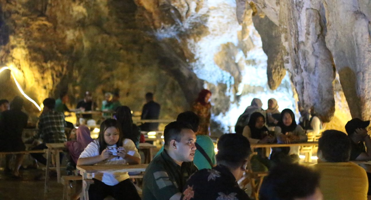 Wisata Gua Terawang Ecopark