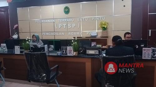 Pelayanan di Kantor Pengadilan Agama Pati, baru-baru ini. (Arif Febriyanto / Mantranews.id)