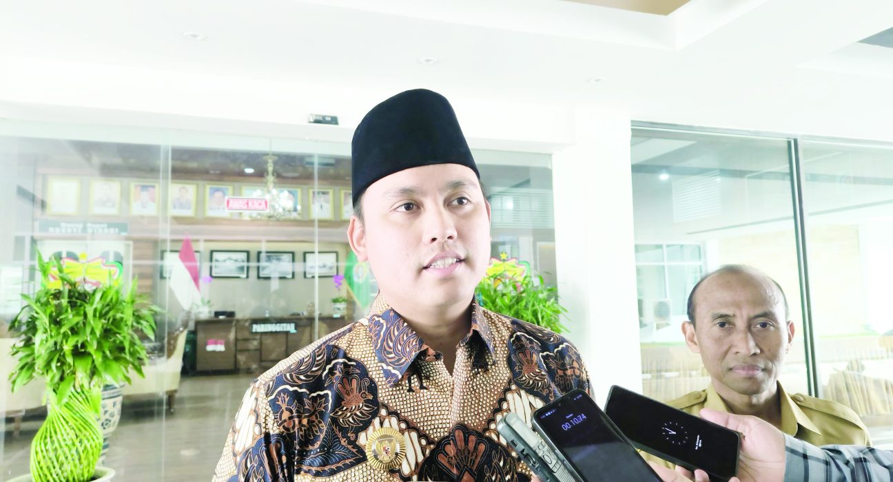 Bupati Kendal Dico Ganinduto.