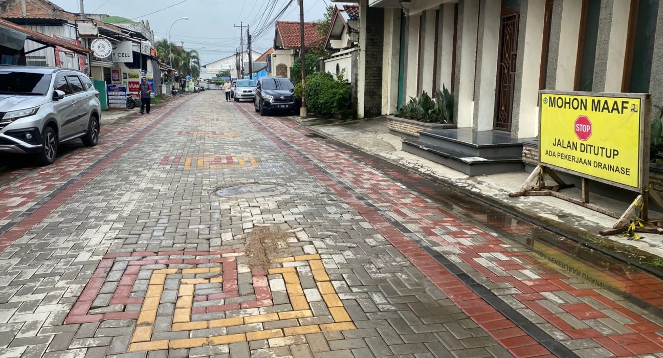 JALAN BERGELOMBANG