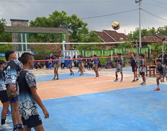 Menang Turnamen Tim Voli SMPN 1 Bulu Rembang Bakal Diberi Penghargaan