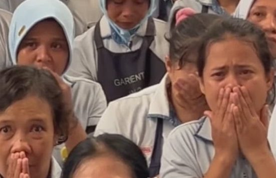 Karyawan Sritex menangis