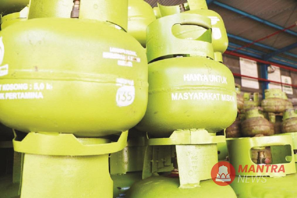 Tumpukan LPG 3 kilogram yang kosong hendak diisi ulang di pangkalan. (Antara | Mantranews.id)
