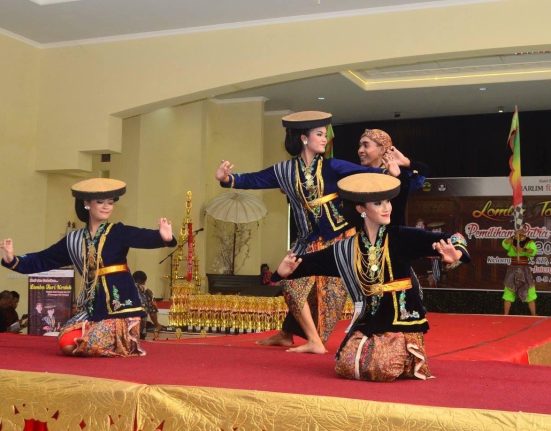 TARI KRETEK