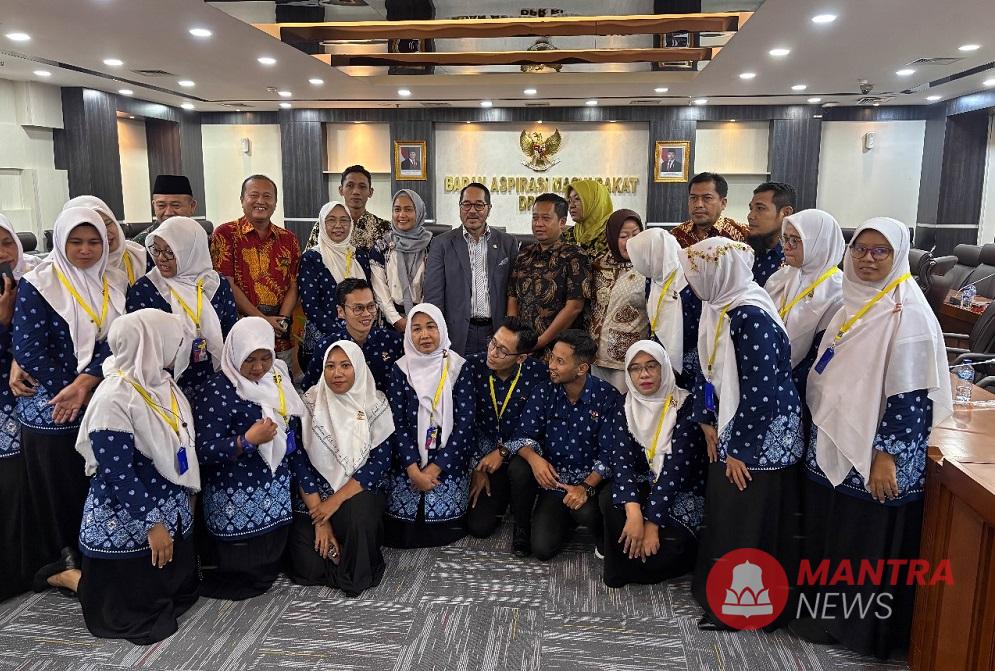 Firman Soebagyo terima guru PAUD Pati