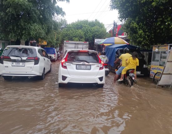 Jalan Supriyadi Pati Terendam Banjir