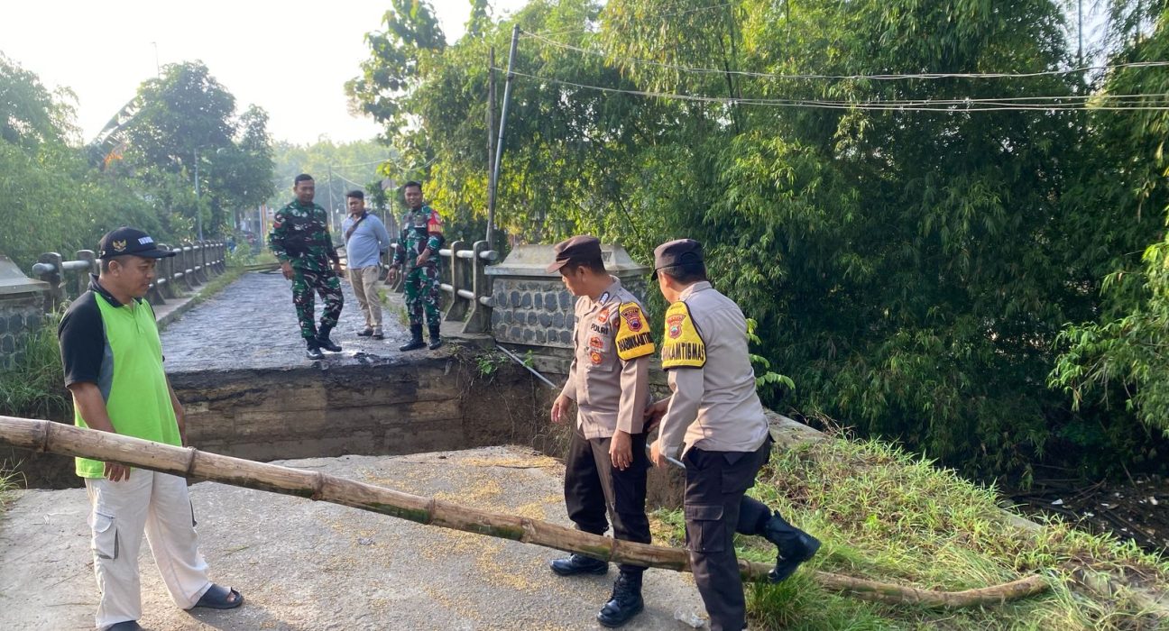 Jembatan di Pucakwangi