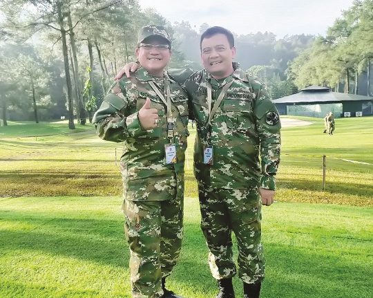 Wali Kota Salatiga Robby Hernawan bersama Gubernur Jawa Tengah Ahmad Luthfi foto bersama saat hendak mengikuti kegiatan di retret kepala daerah bertempat di Lembah Tidar Akademi Militer (Akmil), Magelang, belum lama ini. (DOK. PRIBADI FOR Mantranews.id)
