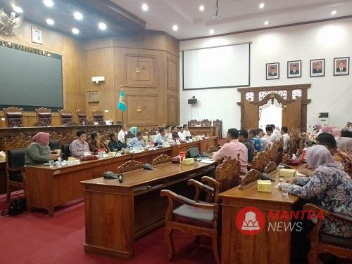 Audinesi guru honorer di pati dengan dprd pati