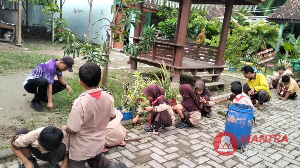 SDN 02 Tlogotunggal Siap Menggenggam Prestasi Sekolah Adiwiyata Tingkat Provinsi 2 SDN 02 Tlogotunggal