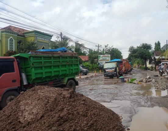 Jalan Tayu-Dukuhseti-Puncel