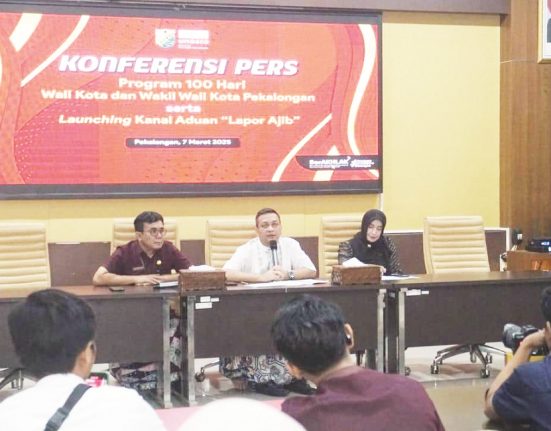 Suasana konferensi pers membahas program 100 hari kerja kepala daerah. (Hms | Mantranews.id)