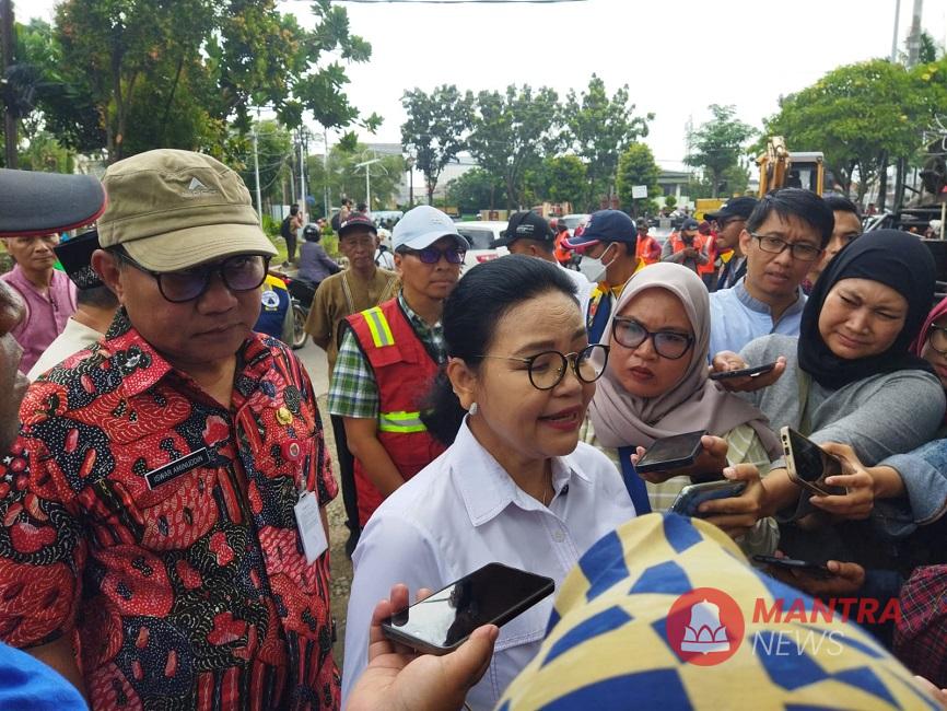 Wali Kota Semarang Agustina Wilujeng Pramestuti saat menjawab pertanyaan dari awak media. (Syahril Muadz | Mantranews.id)