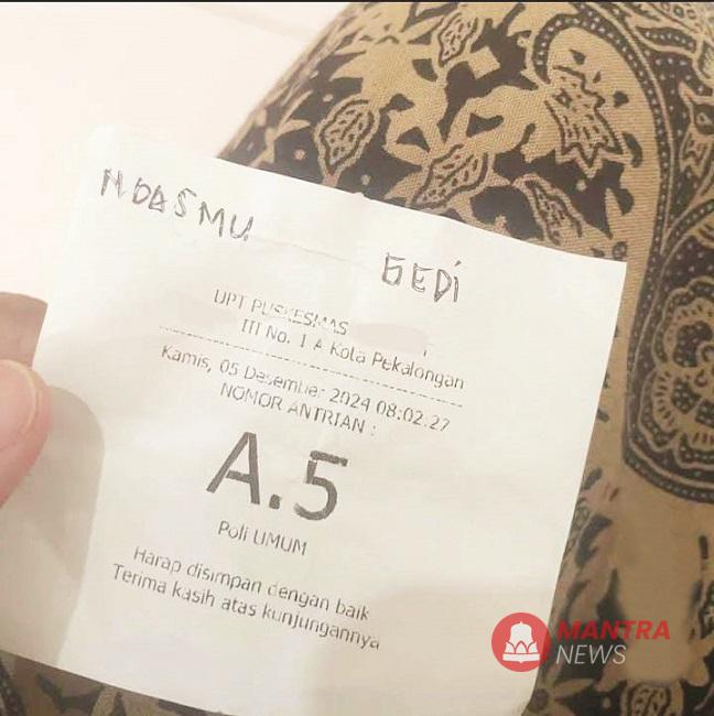 Nampak foto bukti tulisan bernada kasar pada kertas antrean Puskesmas Jenggot, Kecamatan Pekalongan Selatan, Kota Pekalongan. (Dok. Pribadi For Mantranews.id)