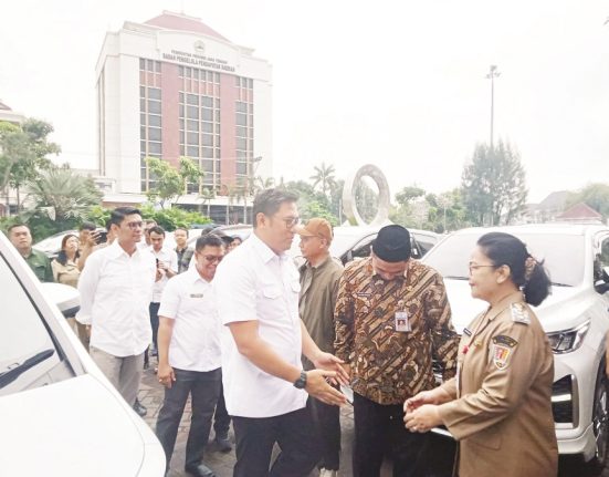 Wali Kota Semarang Agustina Wilujeng Pramestuti menerima kunjungan dari Wakil Menteri Pertanian Sudaryono di Kantor Pos Semarang, Senin (10/3). (Syahril Muadz | Mantranews.id)
