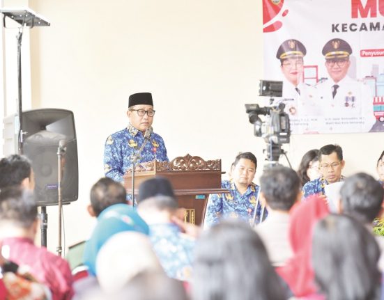 Wakil Wali Kota Semarang Iswar Aminuddin saat memberikan pengarahan di kegiatan Musyawarah Rencana Pembangunan (Musrenbang) Kecamatan Semarang Selatan, Senin (17/3). (Dok. Pemkot Semarang | Mantranews.id)