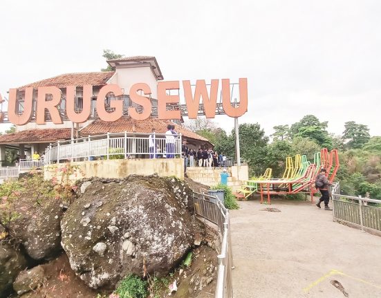 Salah satu DTW primadona di Kabupaten Kendal, Jawa Tengah yakni DTW Curug Sewu yang siap menjadi jujugan wisata pada momen Lebaran 2025. (Arvian Maulana | Mantranews.id)