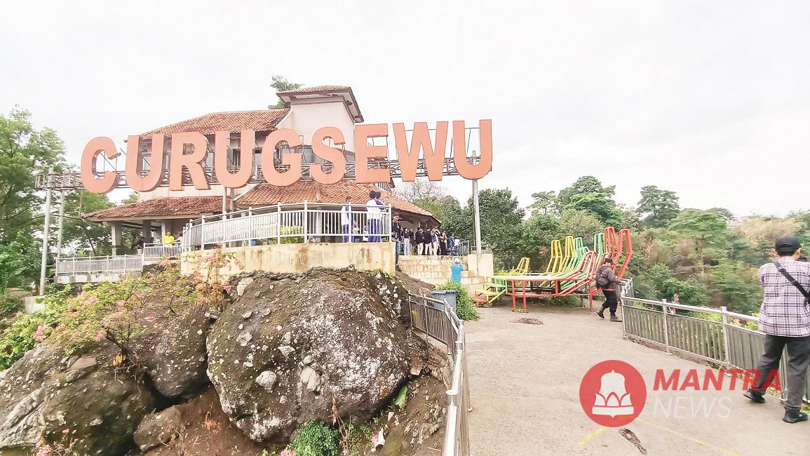 Salah satu DTW primadona di Kabupaten Kendal, Jawa Tengah yakni DTW Curug Sewu yang siap menjadi jujugan wisata pada momen Lebaran 2025. (Arvian Maulana | Mantranews.id)