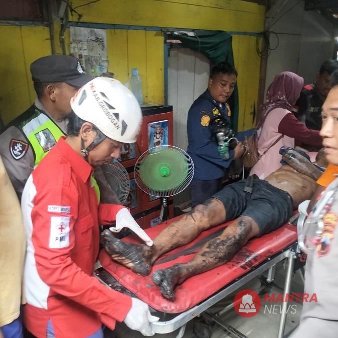 Seorang warga Tanjungrejo, Kecamatan Wirosari, Kabupaten Grobogan yang pingsan akibat menghirup gas beracun dievakuasi. (Dok. Pribadi for Mantranews.id)