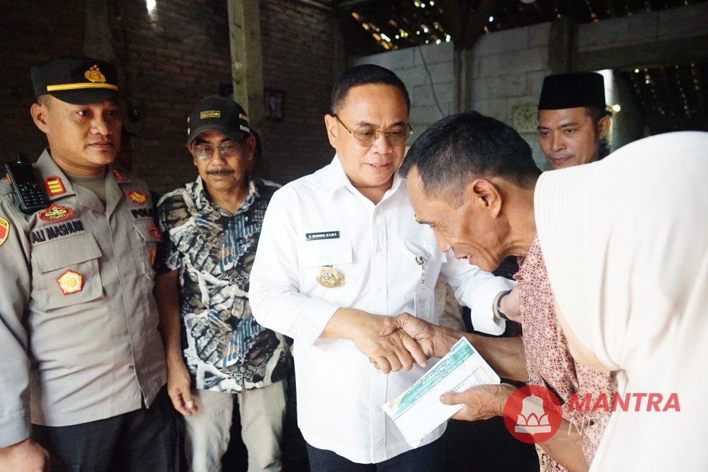 Bupati Pati Sudewo Salurkan Bantuan untuk Korban Puting Beliung di Desa Bakalan 2 Bupati Pati Sudewo