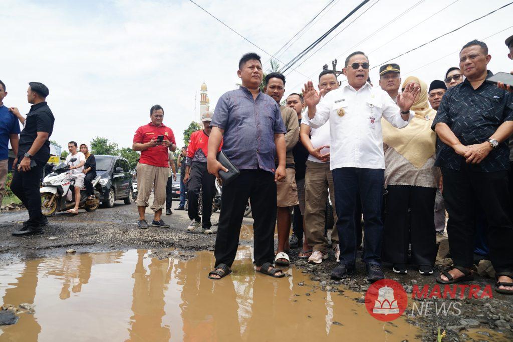 Tinjau Perbaikan Jalan Tayu-Dukuhseti yang Rusak Parah, Bupati Pati Sudewo: Maksimal Tiga Bulan Selesai 2 Bupati Pati Sudewo