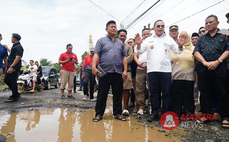 Bupati Pati Sudewo tinjau jalan rusak Tayu-Dukuhseti, Sabtu (29/3/2025)