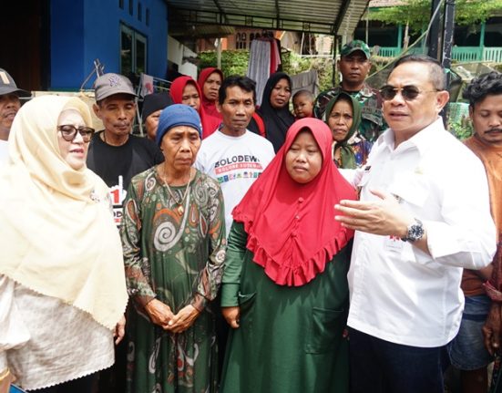 Bupati Sudewo kunjungi korban banjir di Dukuhseti, Pati
