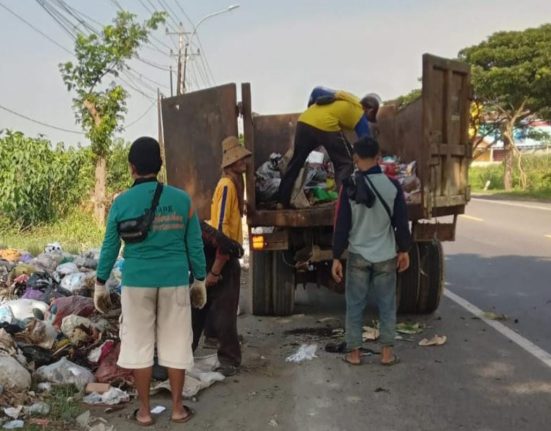 TRUK PENGANGKUT SAMPAH