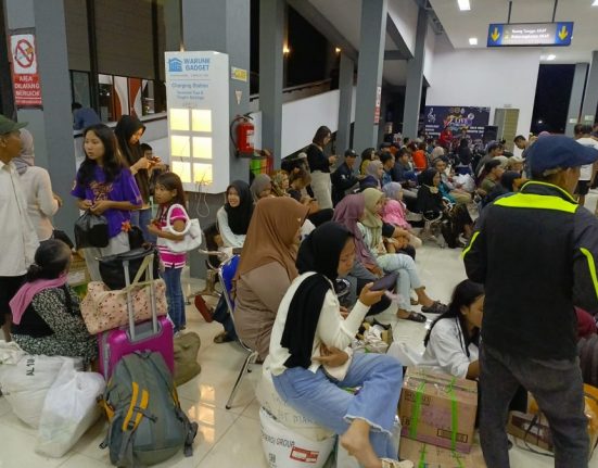 Ratusan penumpang memadati ruang tunggu bus AKAP Terminal Tipe A Tingkir, Kota Salatiga, Sabtu sore (5/5/2025). (Dok. Humas Terminal Tipe A Tingkir | Mantranews.id)