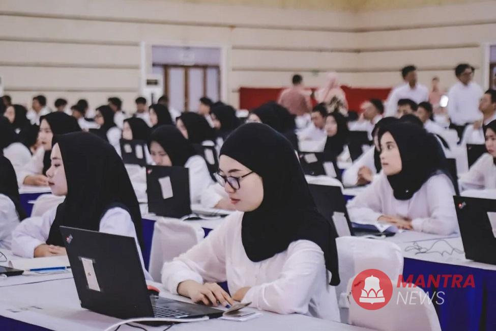 Ratusan peserta PPPK sedang mengikuti seleksi tes, beberapa waktu lalu (Anta  | Mantranews.id)