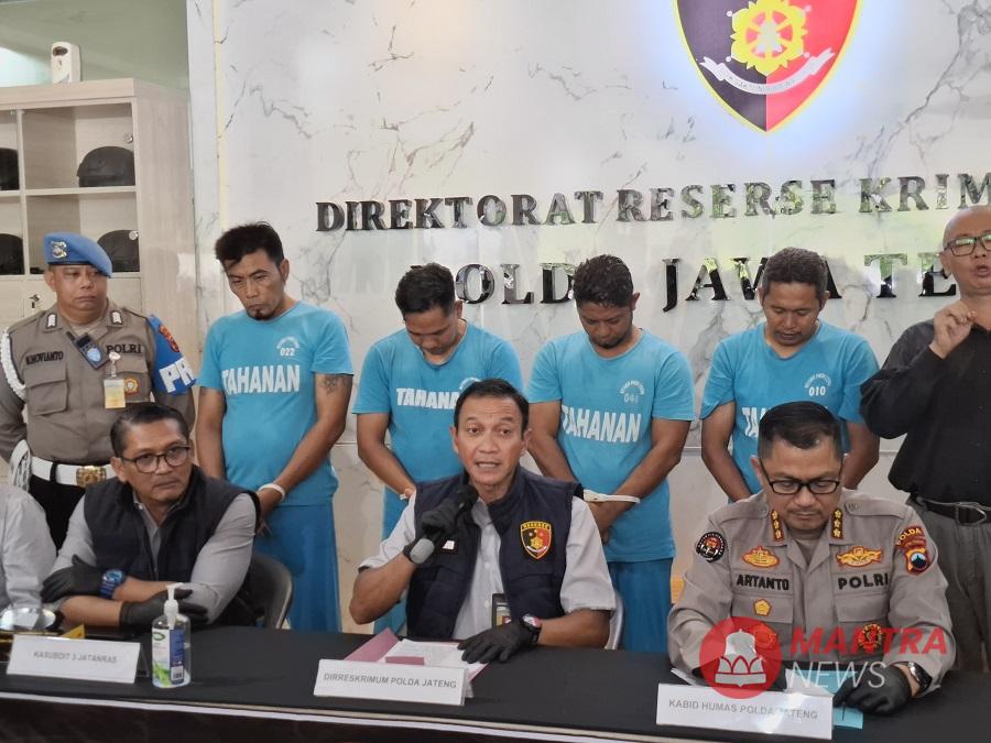 Dirreskrimum Polda Jateng Kombes Pol. Dwi Subagyo (tengah) di Mapolda Jateng, Kamis (22/5/2025) menjelaskan kasus perusakan Aset PT KAI oleh anggota GRIB Jaya. (Rizky S | Mantranews.id)