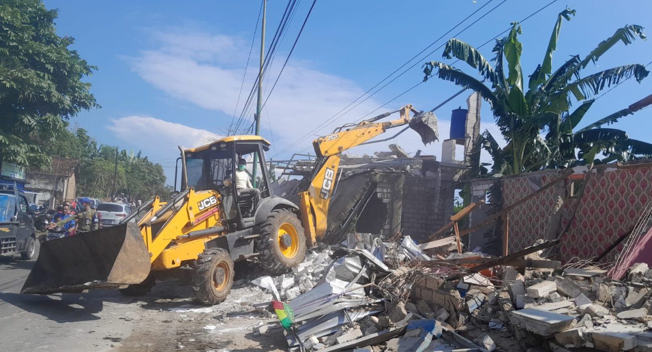 Penertiban Bangunan Karaoke Ilegal