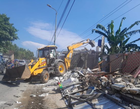 Penertiban Bangunan Karaoke Ilegal