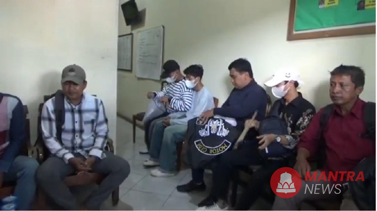Sejumlah korban dugaan TPPO hendak melapor ke kepolisian. (M. Burhan | Mantranews.id)