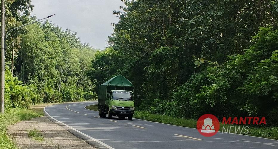 Ilustrasi-Truk sedang melintas di jalan raya. (Lingkar Media Group Network)