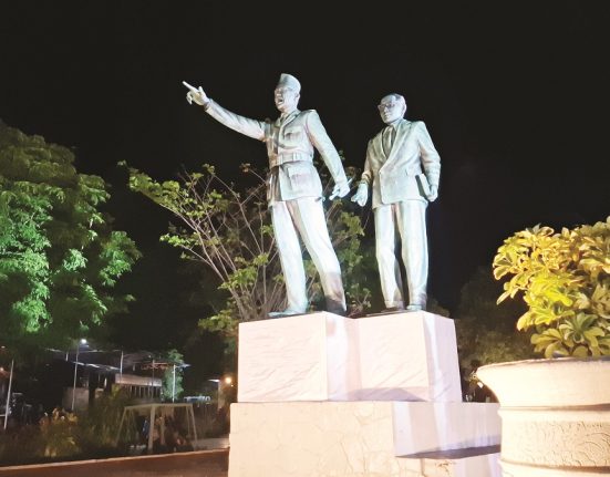Nampak gagah patung dua proklamator Indonesia Soekarno-Hatt yang merupakan karya seniman asli Kabupaten Semarang. (Hesty Imaniar | Mantranews.id)