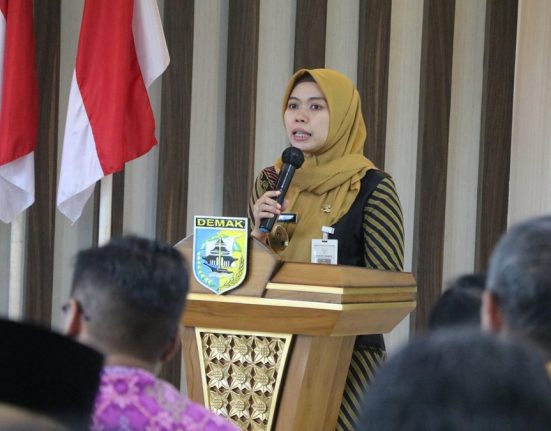 Bupati Demak = Eisti’anah (M. Burhan A | Mantranews.id)