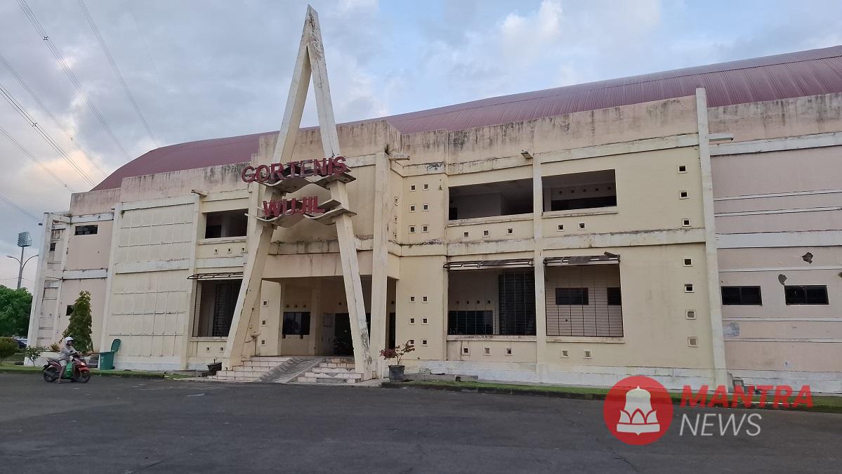 Bangunan Gor Tenis Wujil, Kabupaten Semarang nampak perlu direhab jelang Porprov Jateng XVII/2026. (Hesty Imaniar | Mantranews.id)