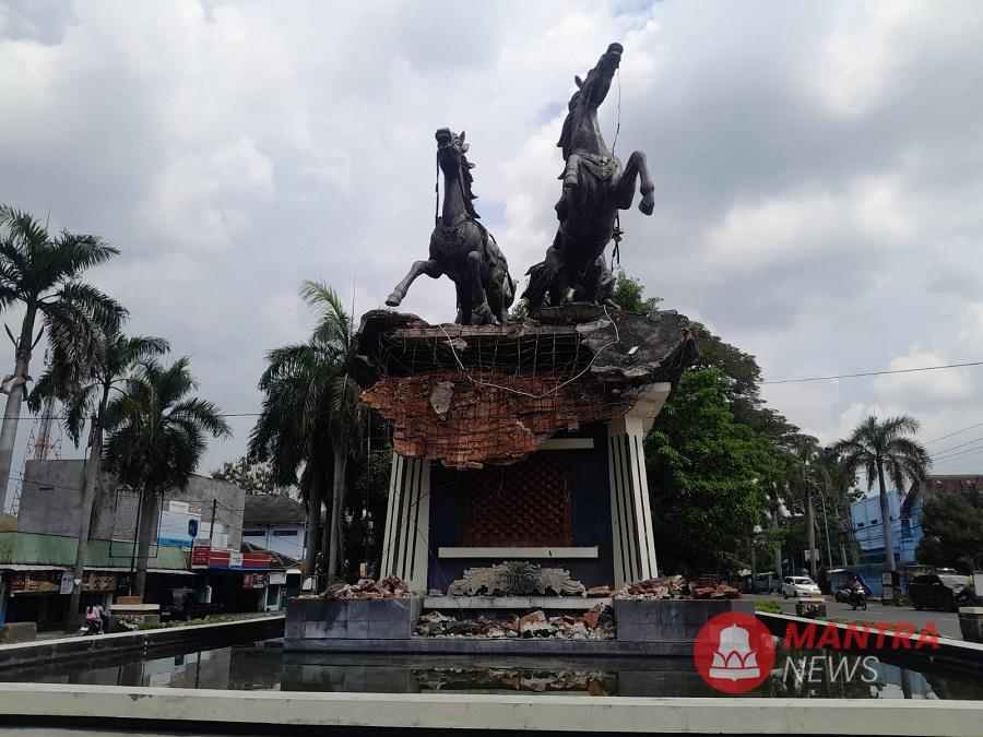 Blora, Cepu, Patung Arjuna Wiwaha, Ikon Wisata, DLH Blora, Taman Seribu Lampu, Berita Blora,
