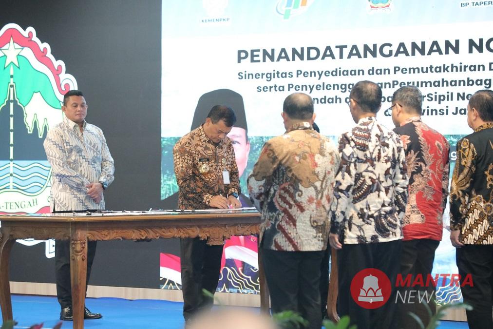Gubernur Jateng Ahmad Luthfi menandatangani kesepakatan terkait Penyediaan dan Pemutakhiran Data, Informasi Statistik Penyelenggaraan Perumahan bagi Masyarakat Berpenghasilan Rendah (MBR) dan ASN Pemda di Provinsi Jateng. (Lingkar Media Group Network)