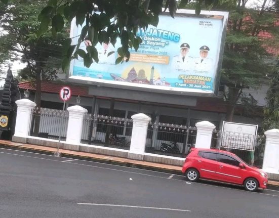 Parkir sembarangan