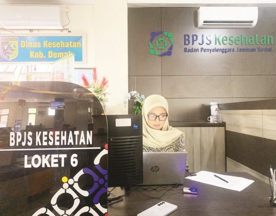 Loket pelayanan BPJS Kesehatan di Mal Pelayanan Publik Demak. (Lingkar Media Group Network)