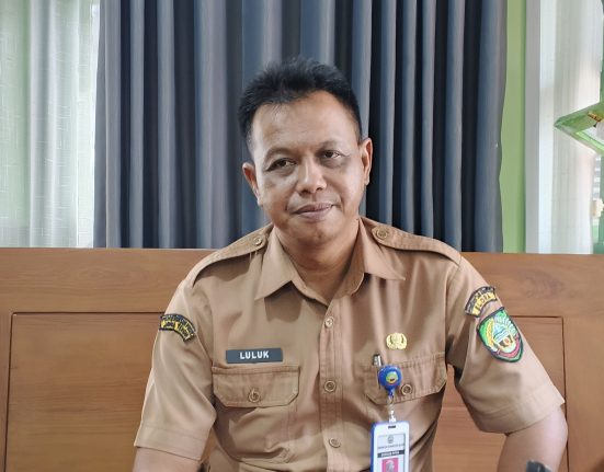 Kepala Dinsos P3A Blora: Luluk Kusuma Agung Ariadi saat diwawancara mengenai sekolah rakyat (Lingkar Media Group Network)