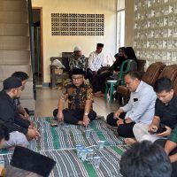 Wakil Wali Kota Semarang Iswar Aminudin mengunjungi rumah duka korban yang tertabrak feeder Trans Semarang, Kamis (10/7/2025). (Lingkar Media Group Network)