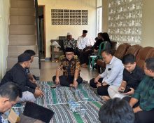 Wakil Wali Kota Semarang Iswar Aminudin mengunjungi rumah duka korban yang tertabrak feeder Trans Semarang, Kamis (10/7/2025). (Lingkar Media Group Network)