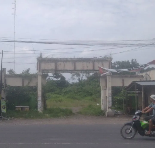 Kompleks gedung Ngasirah yang ada di Jalan Jenderal Sudirman Kudus, Jawa Tengah, kini hanya berupa tanah kosong. (Lingkar Media Group Network)